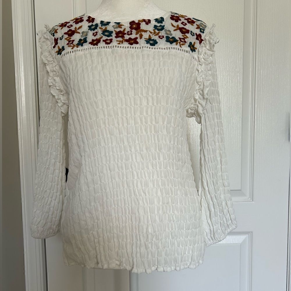 Blue Rain Women’s White Shirred Top with Floral Embroidery Lined Size Small
